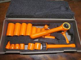 R5997 Cementex Usa 3/8 Drive Ratchet Set 1000v Insulated Sae And Metric 19-piece