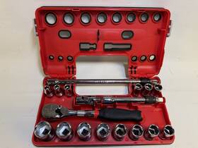 Cmmt17813v Craftsman 3/8 Inch Ratchet And Socket Set