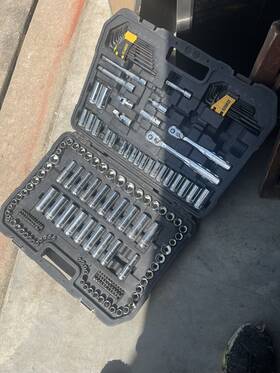 Dwmt19252 Dewalt Missing A Few Pieces 3/8 And 1/4 Inch Drive Combination Socket Set 6/12 Pt