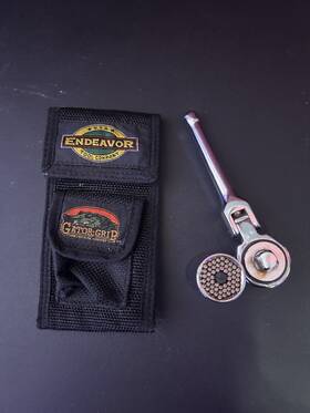 Etc-220 Endeavor Tool Swivel Head Rachet And Gator Grip Universal Socket 3/8 Inch Drive With Case