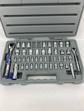 385330 Kobalt 46 Piece 3/8-1/4 Inch Pass-through Ratchet Ase And Metric Socket Set