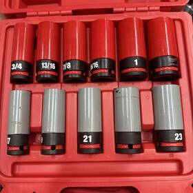 49-66-7833 Milwaukee Shockwave Impact Duty 11pc Socket Set - Red/gray