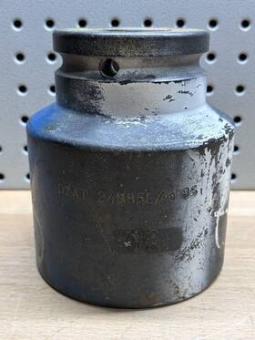 24m85l Ozat Good 1-1/2 Inch Sq. Dr. X 85 Mm Deep Well 6 Pt Socket. Made In The Usa