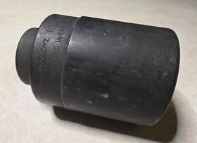 Sim540 Snap-on 1-11/16 1/2 Inch Drive Deep 6 Sae Point Impact Socket