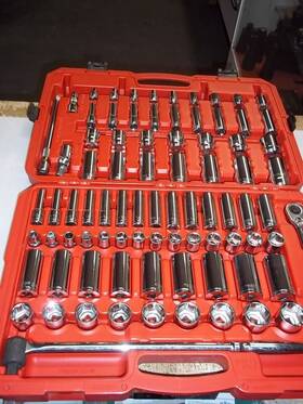 Skt25302 Tekton 1/2 Inch Drive 6-point Socket And Ratchet Set 83-piece