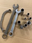 13 Assorted Pre-owned Indestro Wrenches And Sockets All Made The U.s.. Fixed Price $13.00.