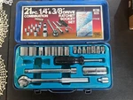 1978 Royal Tools No. 257 (20PC) 1/4 3/8 Drive Ratchet Socket Set(sn 87). Fixed Price $21.99.